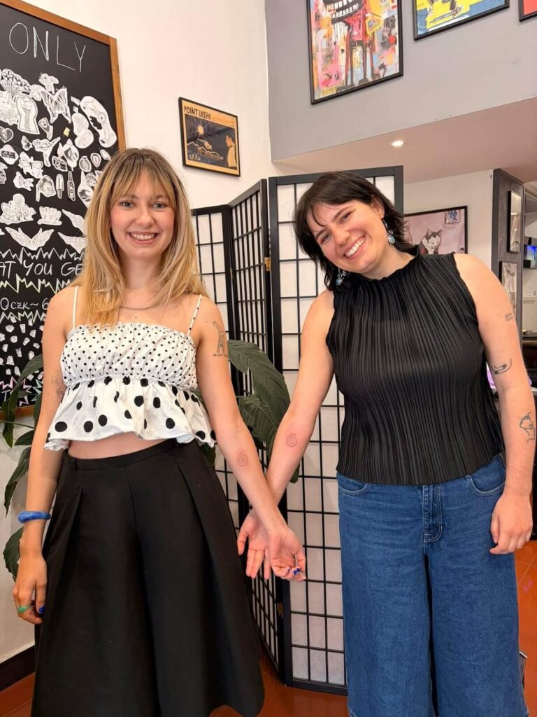 Matching tattoo pro nejlepší kámošky
